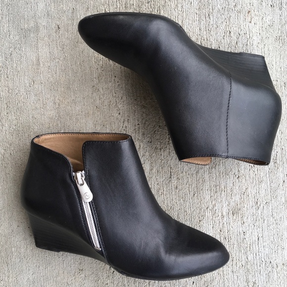 adrienne vittadini wedge booties